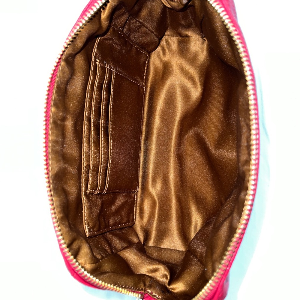 Vintage! Coach wristlet in deep red with gold hardware - Picture 7 of 9